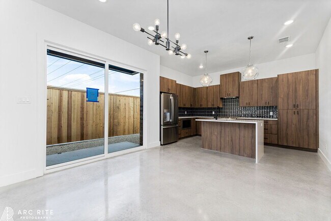 Foto del edificio - Pre-Leasing Fall of 2026!! Luxury Homes!!