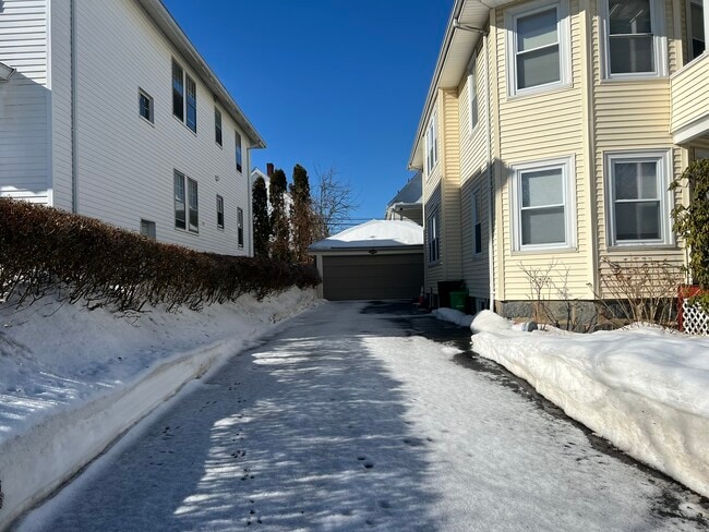 Building Photo - 88 Greaton Rd