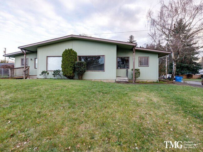 Building Photo - 2 Bedroom Downtown Vancouver Duplex! Don't...