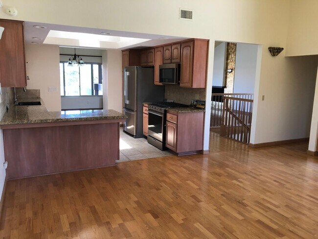 Foto del edificio - Community Pool | Updated Bathrooms