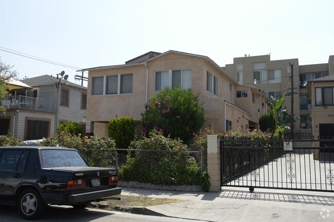 Building Photo - 607 N St Andrews Pl