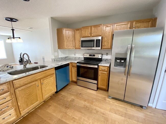 Foto del edificio - Three Bedroom, Townhome in The Farm!