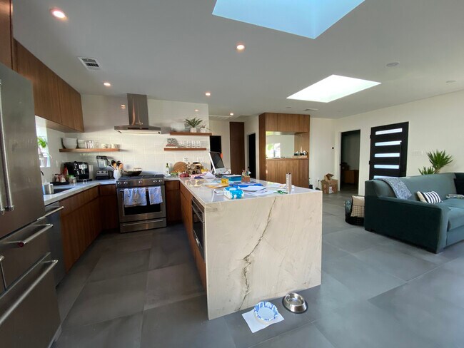 Foto del edificio - 2009 Warfield Ave