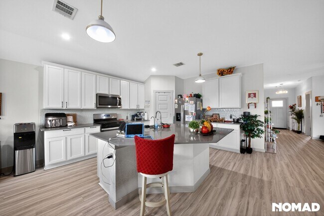 Foto del edificio - 1127 Rivertrace Ct