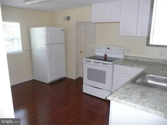 Foto del edificio - 624 Locust Ln