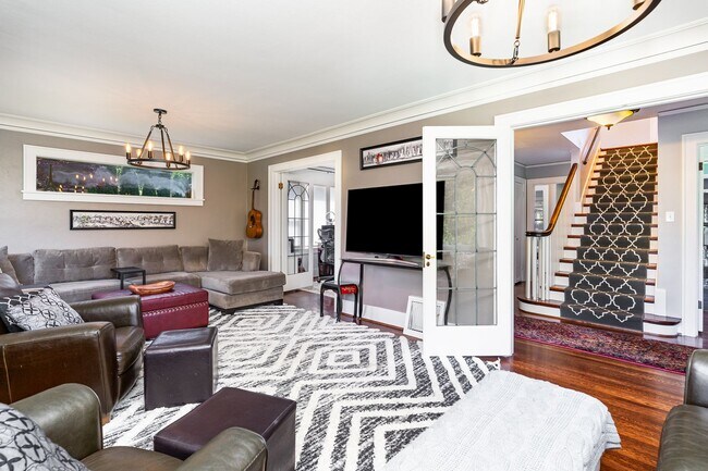 Foto del edificio - 1525 45th Ave SW