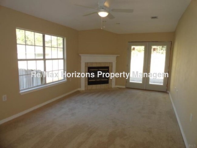 Foto del edificio - Nicely updated 2/2 home.