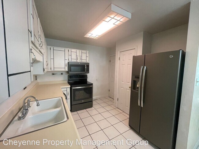 Building Photo - 2 br, 1.5 bath House - 6002 Osage Ave