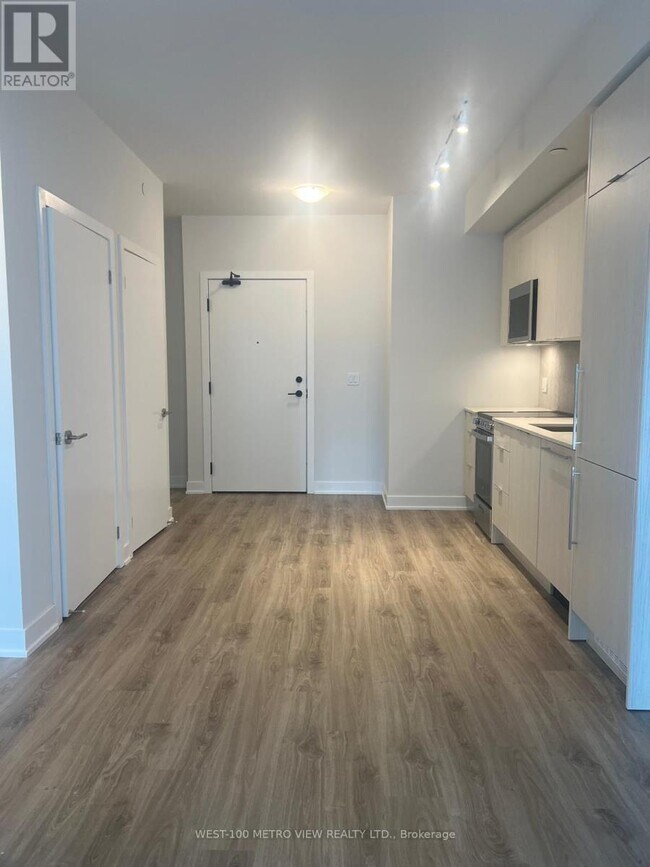 Photo du bâtiment - 430 Square One Dr