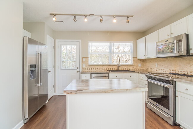 Building Photo - 2300 Crescent Valley Pl