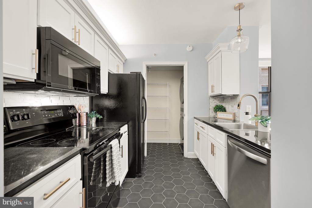 Foto principal - 631 D St NW