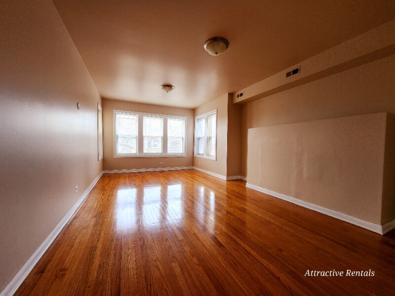 Foto principal - 4919 W Adams St