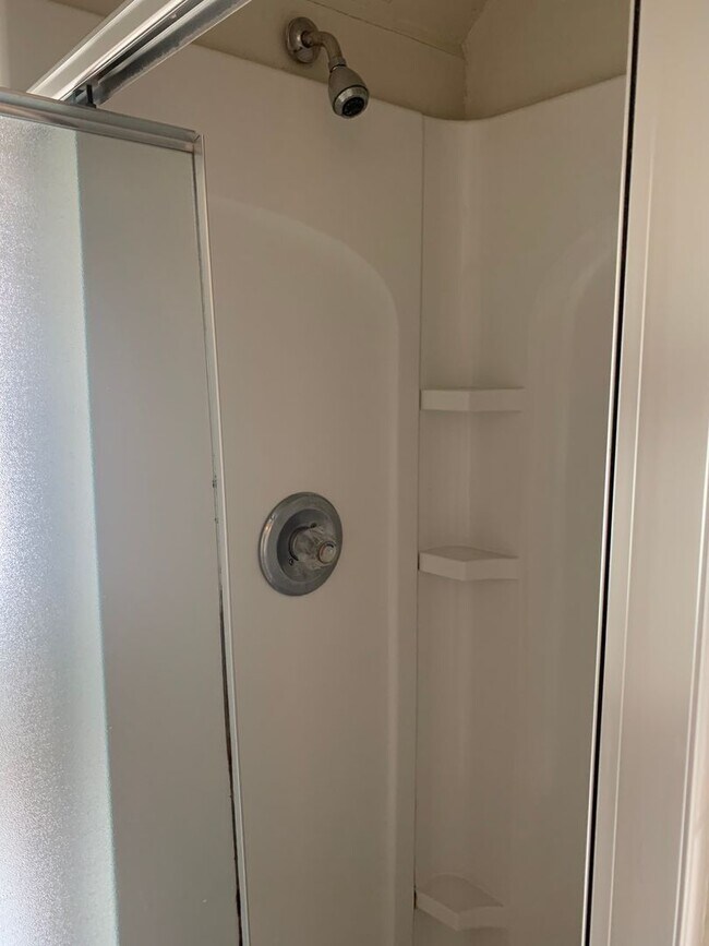 Building Photo - 424 E Maxwell St