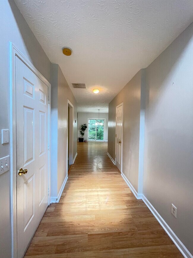 Foto del edificio - 347 Parkview Manor Dr