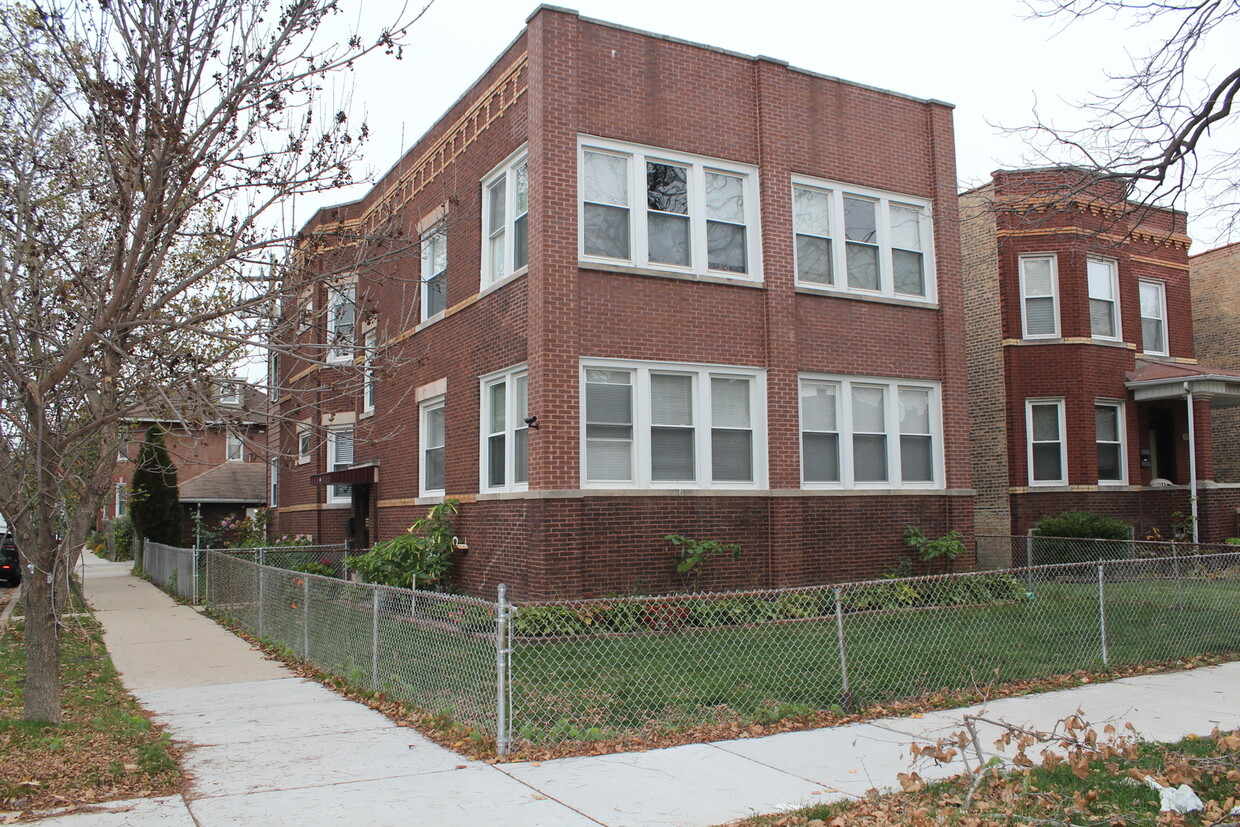 Foto principal - 4222 N Laramie Ave