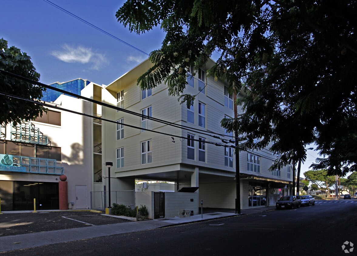 Building Photo - 1381 Queen Emma St