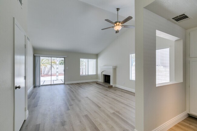 Foto del edificio - 2 bedrooms 2 bathrooms single story house ...