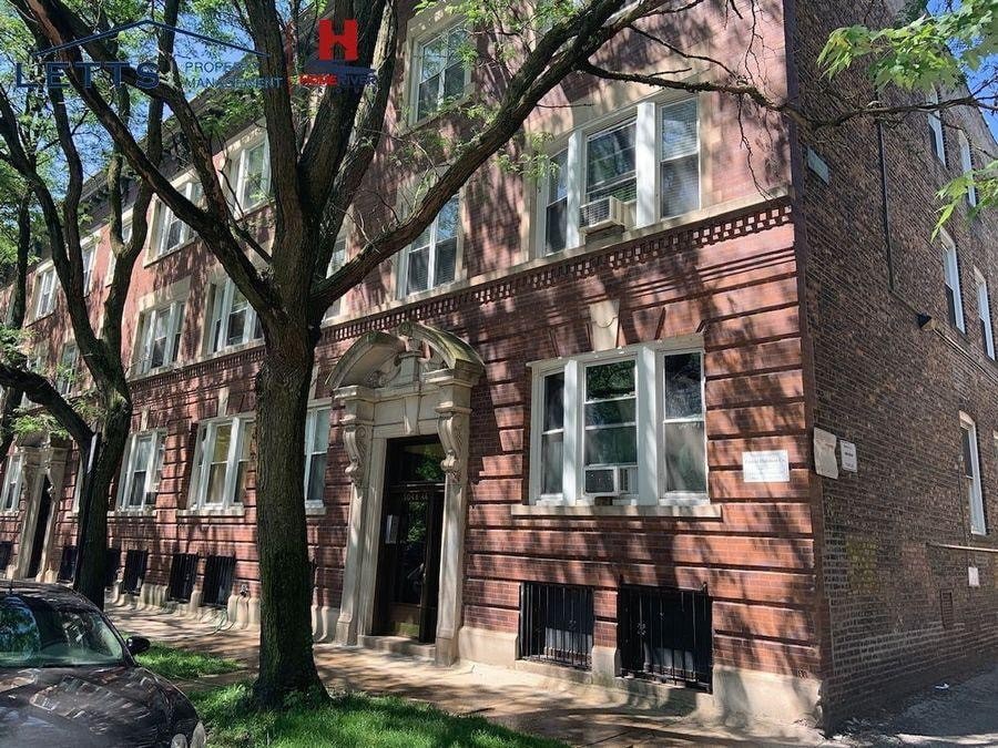Primary Photo - 5046 S Blackstone Ave