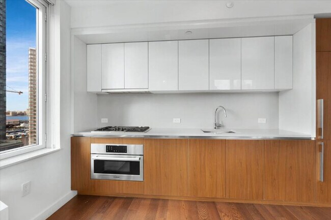 Foto del edificio - 605 W 42nd St