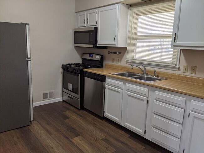 Foto del edificio - Charming 3-Bedroom Home on the Eastside – ...
