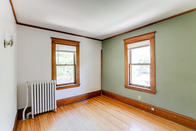Building Photo - 1649 W Minnehaha Ave