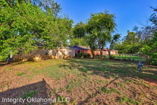 Foto del edificio - 3 br, 1 bath House - 1221 Mcdonald Dr.