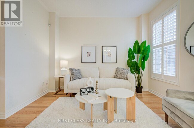 Photo du bâtiment - 10501 Woodbine Ave