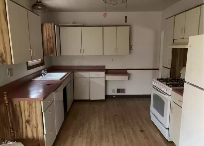 Building Photo - 3 br, 1.5 bath House - 18265 Burnham Ave