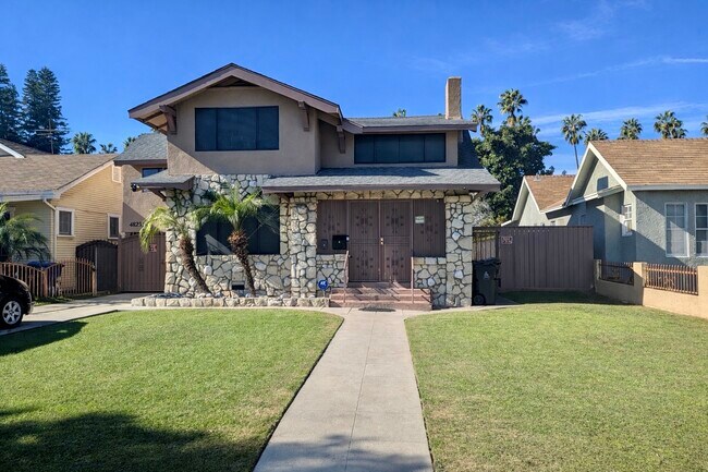 Casa del frente - 4823 5th Ave