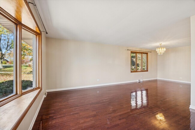 Building Photo - 9S525 Allison Ct