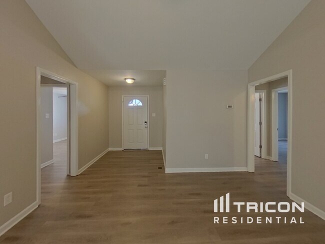 Building Photo - 1571 Kingston Dr