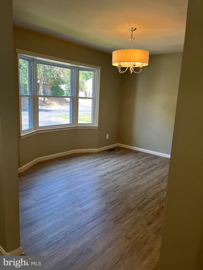 Building Photo - 304 Verdun Way