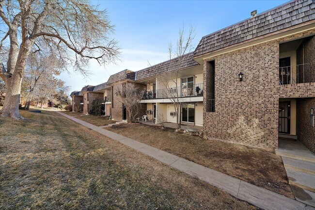 Foto del edificio - 4569 S Lowell Blvd