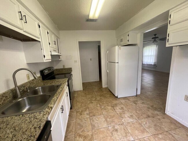 Foto del edificio - 1201 Western Ave