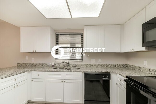 Foto del edificio - 3 Bedroom Pet-Friendly Home in Kissimmee, FL with Main Street Renewal