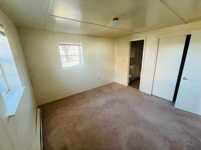 Building Photo - 1 Bedroom, 1 Bath Apartment