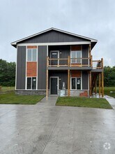 Building Photo - 5545-5547 Bressler Dr