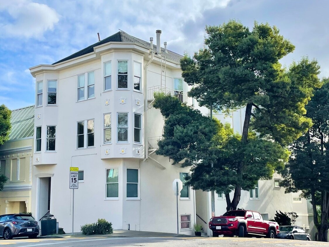 Spacious, Top Floor prime Presidio Heights... Condo for Rent in San
