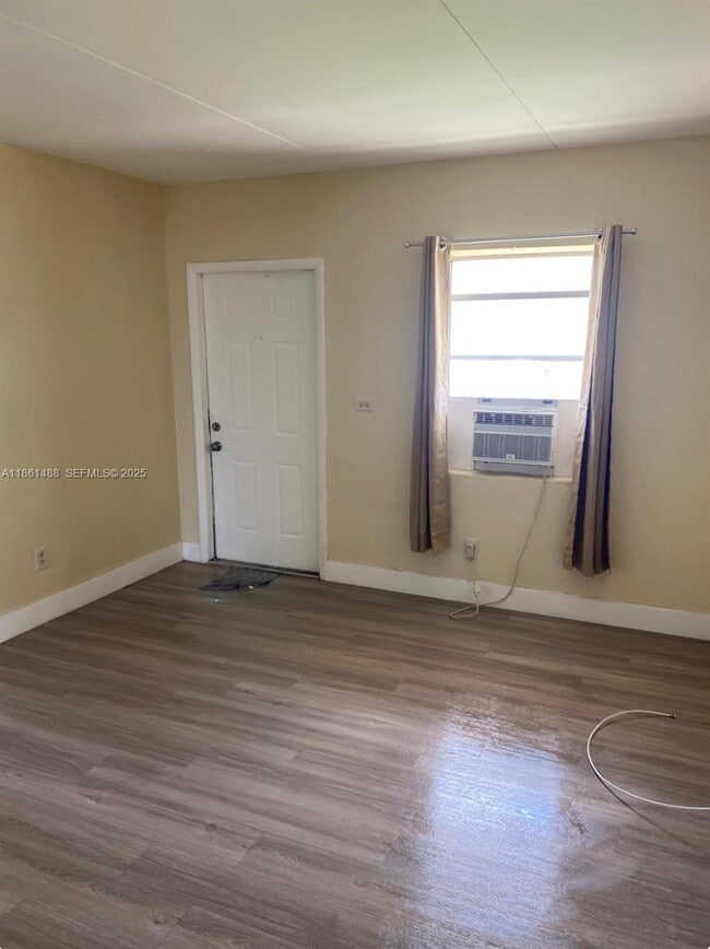 Foto del edificio - 1111 SW 2nd St