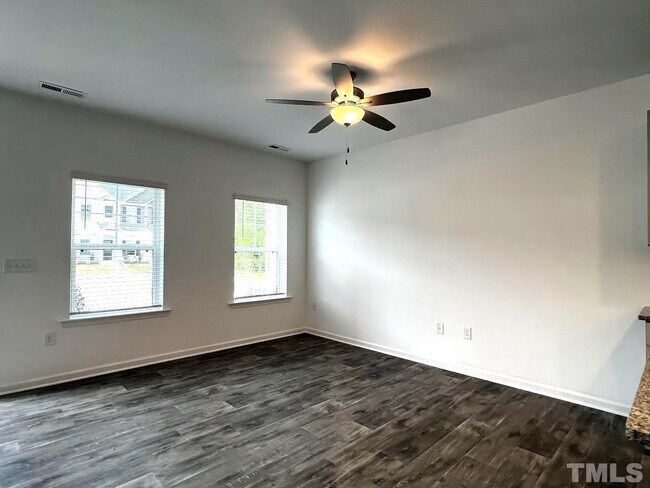 Foto del edificio - 3 Bedroom Townhome for Sale