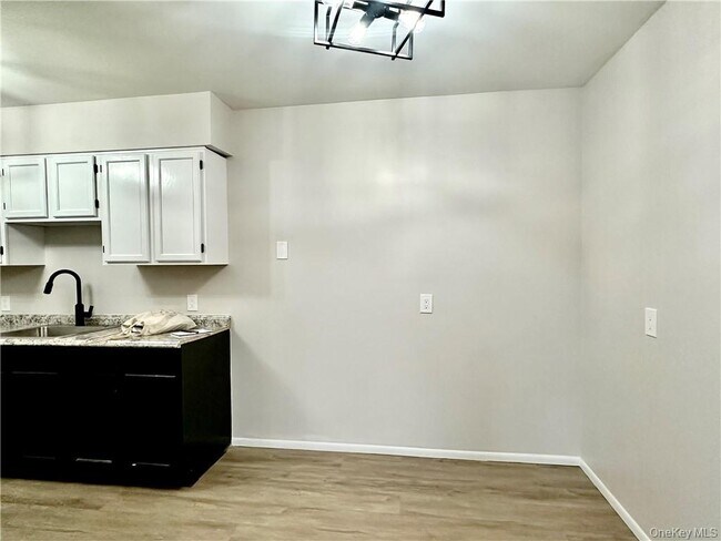 Foto del edificio - 13-19-19 Cole St