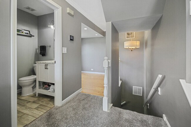 Building Photo - 225 Ashbury Ln W