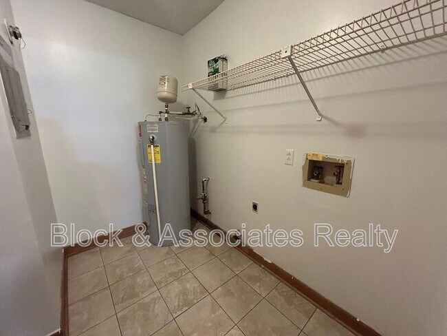 Foto del edificio - 316 Windsor Manor Way