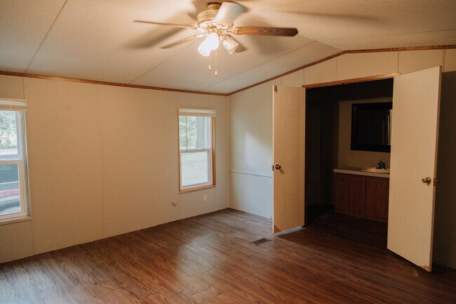 Foto del edificio - 4600 Byrd Ln