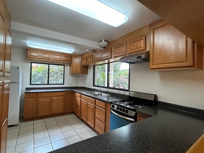 Foto del edificio - Split ACs! 3 Bathrooms! Indoor Laundry!