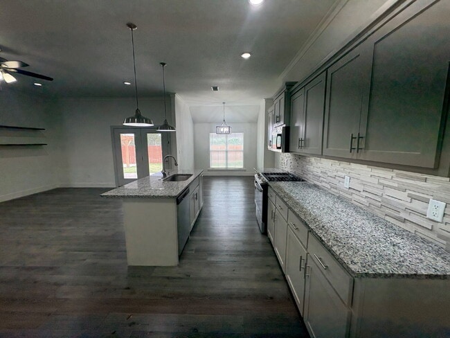 Building Photo - 405 Ranger St