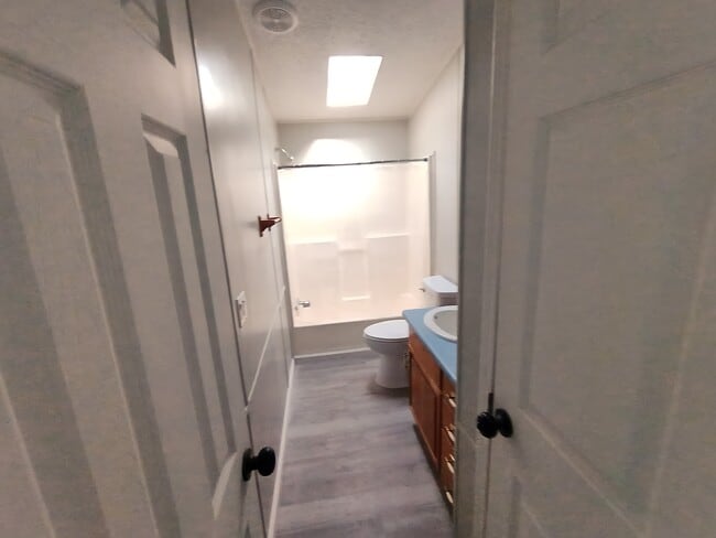 Foto del edificio - 83 Deerwood Park