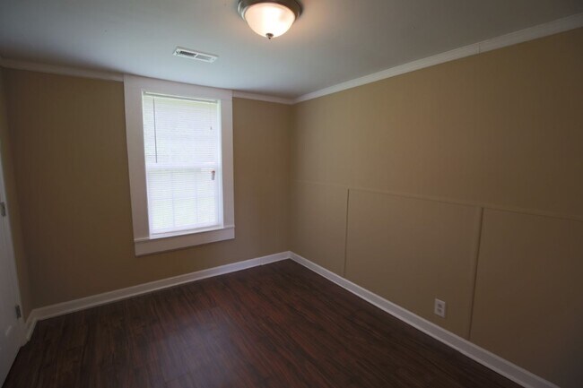 Foto del edificio - Charming 2-Bedroom Home in an Excellent Location – Priced to Move!