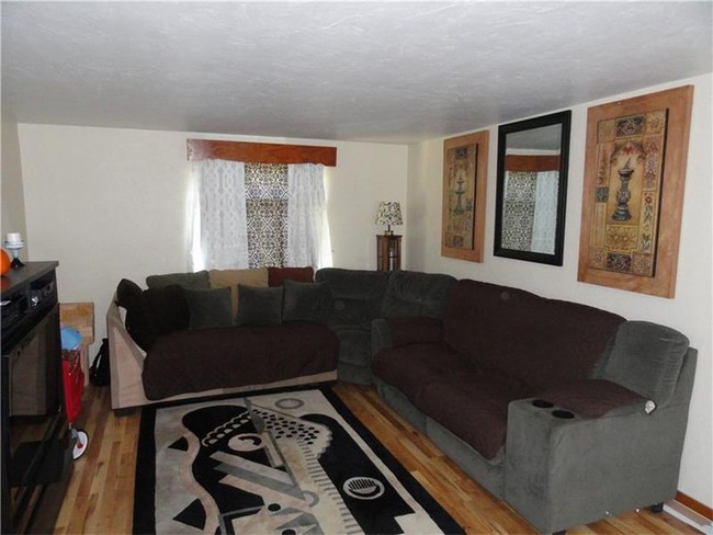 Building Photo - 3704 Windgap Ave 3 Bedroom Home