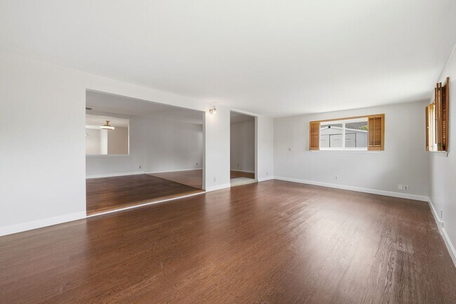 Building Photo - Spacious and Well Maintained 3 Bedroom Home in Orange